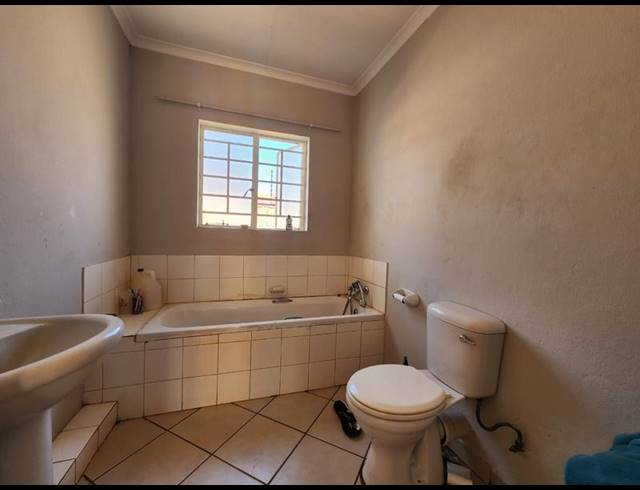 3 BEDROOM HOUSE FOR SALE IN THE ORCHARDS